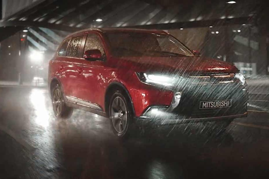 Mitsubishi Outlander | Heavy Rain