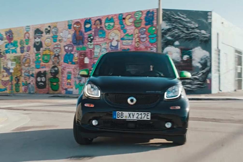 Daimler | Smart Car, Electricity Deserves More Fun